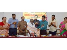 ദേശീയ സമ്മതിദായക ദിനാചരണം: മുതിര്‍ന്ന വോട്ടറായ കെ കുട്ടപ്പന് വയനാടിന്റെ ആദരം; വോട്ടിംഗ് മെഷീനെതിരായ ആരോപണങ്ങള്‍ ശരിയല്ലെന്ന് ഉദ്യോഗസ്ഥര്‍