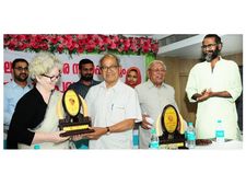 നവോത്ഥാന പ്രസ്ഥാനങ്ങളുടെ സ്വാധീനം മുസ്ലീം സമുദായത്തിൽ ഉണ്ടായിട്ടില്ല; എഴുത്തുകാരൻ ആനന്ദ്