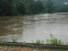 കുറ്റ്യാടിപ്പുഴയിൽ ഉപ്പിന്റെ അളവ് ക്രമാതീതമായി കൂടുന്നതോടെ    വടകരയുടെ കുടിവെള്ളം മുടക്കി വീണ്ടും ഉപ്പുവെള്ളം