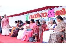 പിന്തിരിപ്പൻ ആശയങ്ങൾക്ക് സ്ഥാനമില്ലെന്ന് വനിതാമതിൽ  തെളിയിച്ചു.: സുഭാഷിണി അലി 