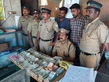 മുത്തങ്ങയിൽ വീണ്ടും കുഴൽപ്പണ വേട്ട: 37 ലക്ഷം രൂപയുമായി രണ്ട് കോഴിക്കോട്  സ്വദേശികൾ അറസ്റ്റിൽ