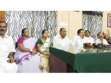  കേന്ദ്ര ബജറ്റില്‍ കേരളത്തോട് അവഗണന: സംസ്ഥാനബജറ്റ് ജനങ്ങള്‍ക്കേറ്റ ഇരുട്ടടിയെന്ന്  ചെന്നിത്തല