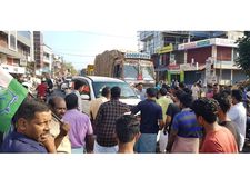 ഹര്‍ത്താല്‍, മലപ്പുറത്ത് കോണ്‍ഗ്രസ്സ് പ്രവര്‍ത്തകരും വ്യാപാരികളും തമ്മില്‍ സംഘര്‍ഷം