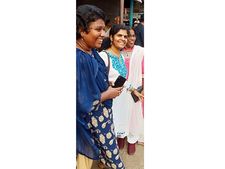    സ്ത്രീകള്‍ ഇനിയും കൂട്ടമായി  മലകയറണമെന്ന് ബിന്ദുവും കനകദുര്‍ഗയും,  കുടുംബ പ്രശ്‌നം ഉയര്‍ത്തിക്കാട്ടി കനകദുര്‍ഗയെ ഒറ്റപ്പെടുത്താന്‍ ശ്രമമെന്നും