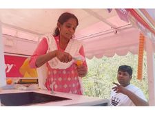 മാതൃകയാക്കാം ഈ വീട്ടമ്മയെ: പ്രളയത്തിനുശേഷം ഐസ്ക്രീം കച്ചവടം! ജീവിതം മെച്ചപ്പെടുത്തി ഷൈനി