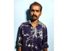   ഒഴിഞ്ഞപറമ്പില്‍ വെച്ച്  സിഗറ്റ് വലിപ്പിച്ചു... ബലമായി മദ്യം കുടിപ്പിച്ചു... തുടർന്ന് 13കാരനെ പ്രകൃതി വിരുദ്ധ ലൈംഗിക പീഡനം നടത്തി, പ്രതി പിടിയില്‍!!