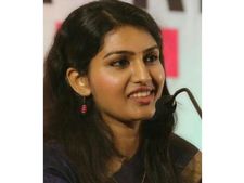മൂന്നാറിലെ അനധികൃത നിര്‍മാണം ഹൈക്കോടതിയെ അറിയിക്കും: സബ്കളക്ടര്‍ രേണു രാജ്!!!