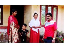 അവര്‍ കര്‍ഷകരുടെ കഥകളെഴുതി അവാര്‍ഡും പണവും വാങ്ങുന്നു! ദുരിതത്തില്‍ ആരുമില്ല; സന്തോഷ് പണ്ഡിറ്റ്