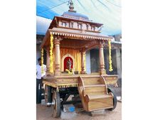  മണലറുക്കാവ് കാവടിക്കു തിളക്കമേകാന്‍ തടവുകാരുടെ തേരൊരുങ്ങി: താല്‍ക്കാലിക തേരിന് ആറ് ലക്ഷത്തോളം ചെലവ്