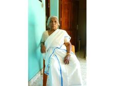 വയോധികയ്ക്ക് മരുന്നു മാറിനല്‍കി; മെഡിക്കല്‍ ഷോപ്പിനെതിരേ പരാതിയുമായി മകന്‍, സംഭവം തൃശൂരിൽ!