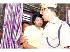 കൊടും ക്രൂരത: തൊടുപുഴയിലെ ഏഴുവയസുകാരന്റെ നില അതീവഗുരുതരം, കുട്ടിയുടെ പിതാവിന്റെ മരണത്തിലും ദുരൂഹത!!