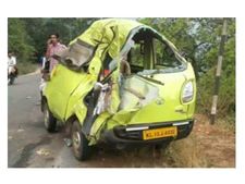 പാല്‍ചുരത്തില്‍ നാലുചക്ര ഓട്ടോറിക്ഷ മറിഞ്ഞ് രണ്ട് പേര്‍ മരിച്ചു; അഞ്ച് പേര്‍ക്ക് പരിക്കേറ്റു