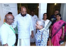 പശ്ചിമകൊച്ചിയിൽ പി രാജീവിന്‍റെ പര്യടനത്തിന് തുടക്കം; കൊ​ച്ചി​യു​ടെ സ്‌​നേ​ഹം ക​ട​ലോ​ളം ഏ​റ്റു​വാ​ങ്ങി പി രാജീവ്