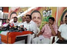 യുഡിഎഫ് തിരഞ്ഞെടുപ്പ് പ്രചാരണം തുടങ്ങുന്നു: ക്രൗഡ് പുള്ളറാവാൻ രാഹുൽ 