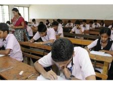 ഇൻവിജിലേറ്റർ ഇല്ല: ഉത്തരക്കടലാസിൽ സ്കൂളിന്റെ പേര്,ഹയര്‍സെക്കണ്ടറി പരീക്ഷാ നടത്തിപ്പില്‍  പാളിച്ച!!