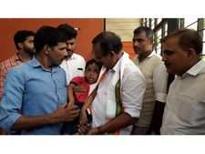 ഇനി കുറച്ചു സർഗാത്മക വോട്ടുകളാവാം; എംകെ രാഘവനു വേണ്ടി സാംസ്കാരിക രംഗത്തുള്ളവരുടെ ഒത്തുചേരൽ