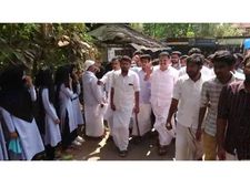 കെ മുരളീധരനെ പേരാമ്പ്ര സികെജി കോളെജില്‍ തടഞ്ഞു: കോളേജില്‍ ചേരിതിരിഞ്ഞ് മുദ്രാവാക്യം വിളി!! 
