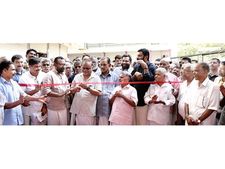  വയനാട്ടില്‍ എല്‍ഡിഎഫ് പ്രചരണം തുടരുന്നു; തിരഞ്ഞെടുപ്പ് കമ്മിറ്റി ഓഫീസുകള്‍ തുറന്നു; മണ്ഡലത്തില്‍ വിസിറ്റിംങ്ങ് എംപിമാര്‍ വേണ്ടന്ന് എം വി ശ്രേയാംസ് കുമാര്‍
