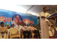 ഉദയ ഫുട്ബോൾ മാമാങ്കത്തിന് ഉജ്വല പരിസമാപ്തി: 7 യുവതീ യുവാക്കളുടെ വിവാഹസംഗമവും; ഡയലിസിസ് യൂണിറ്റിന് 2.40 ലക്ഷം രൂപയും നൽകി 