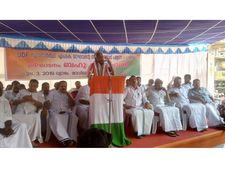  മനുഷ്യന് വന്യജീവികളെക്കാൾ വിലയുണ്ടെന്ന് മറക്കണ്ട,  രാഹുൽ പ്രഖ്യാപിച്ച പദ്ധതിയെ പ്രതീക്ഷയോടെയാണ് രാജ്യം ഉറ്റുനോക്കുന്നതെന്ന് ഉമ്മൻചാണ്ടി!