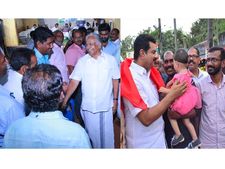  പൊന്നാനിയില്‍ ഇടിയുടെ രണ്ടംഘട്ട പര്യടനം തുടങ്ങി: മണ്ഡലപര്യടനവുമായി പി വി അന്‍വർ