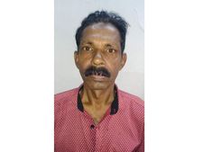  വിദ്യാര്‍ഥികളെ ലക്ഷ്യംവെച്ച് വില്‍പന, 50 പാക്കറ്റ് കഞ്ചാവുമായി 51 കാരന്‍ പിടിയില്‍,  വില്‍പന മഞ്ചേരി പഴയ ബസ് സ്റ്റാന്റ് കേന്ദ്രീകരിച്ച് 