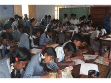 വോട്ട് ചെയ്യൂ ആഹ്വാനവുമായി മാതാപിതാക്കള്‍ക്ക് കുട്ടികളുടെ കത്ത്; ബോധവൽക്കരണ പരിപാടിയുമായി മൂന്നാറിലെയും ദേവികുളത്തെയും സ്‌കൂള്‍ വിദ്യാര്‍ത്ഥികള്‍