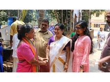   പൊന്നാനിയില്‍ ശക്തി തെളിയിക്കാന്‍ എന്‍ഡിഎ,  സ്ഥാനാര്‍ഥി വിടി രമ ശനിയാഴ്ച്ച പങ്കെടുത്തത് അഞ്ച് വിവാഹച്ചടങ്ങുകളില്‍