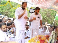  കൊലക്കത്തി താഴെ വെക്കാന്‍ ഇനിയും സിപിഎം തയ്യാറായില്ലങ്കില്‍ ജനങ്ങള്‍ സിപിഎം നേതാക്കളെ തെരുവില്‍ നേരിടും: ഡീന്‍ കുര്യാക്കോസ്