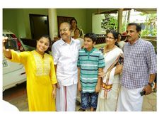 വിഷു ദിനത്തിലും പ്രചാരണത്തിന് അവധിയില്ല; കുഞ്ഞാലിക്കുട്ടിയുടെ ആഘോഷം വോട്ടർമാർക്കൊപ്പം