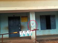 പൊന്നാനിയിൽ പോളിംഗ് ബൂത്തില്‍ കോണി ചിഹ്നം പതിച്ച്  മുസ്ലിംലീഗ് പ്രവര്‍ത്തകര്‍, സിപിഎം പരാതി നൽകി