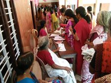 തൃശൂരില്‍ വോട്ടിങ് മെഷിനുകള്‍ വ്യാപകമായി 'പണിമുടക്കി': അഞ്ചിടത്ത് വോട്ടിംഗ് തടസ്സപ്പെട്ടു! 
