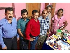 വ്യാജ ചികിത്സകനും കൂട്ടാളികളും പിടിയിൽ: ആളുകളെ ചികിത്സിച്ചിരുന്നത് നാട്ടില്‍ ചായക്കടക്കാരന്‍! 