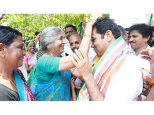 മതേതര ഇന്ത്യയെ വീണ്ടെടുക്കാനുള്ള ധർമയുദ്ധം; ഫാഷിസ്റ് ശക്തികളെ അധികാരത്തിൽ നിന്നും തൂത്തെറിയേണ്ട ബാധ്യത നമ്മുക്കുണ്ടെന്ന് ഹൈബി ഈഡൻ