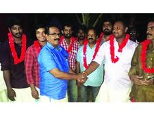  ആലപ്പു‍ഴ കൈനകരിയില്‍ ബിഎംഎസ്-ബിഡിജെഎസ് പ്രവര്‍ത്തകര്‍ സിപിഎമ്മിലേക്ക്