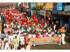  വയനാട്ടിലെ പുല്‍പ്പള്ളിയില്‍ എല്‍ഡിഎഫിന്റെ കര്‍ഷറാലി നടത്തി; കര്‍ഷക പാര്‍ലിമെന്റ് അശോക് ധാവളെ ഉദ്ഘാടനം ചെയ്തു