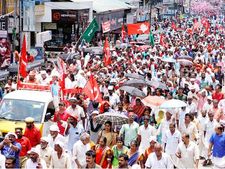 രാഹുലിന്റെ റോഡ്‌ഷോക്ക് മറുപടിയുമായി എല്‍ഡിഎഫ്; കല്‍പ്പറ്റയില്‍ റോഡ്‌ഷോയില്‍ ആയിരങ്ങള്‍!!