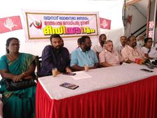  വയനാട്ടില്‍ കര്‍ഷകപ്രശ്‌നങ്ങള്‍ ആയുധമാക്കാന്‍ എല്‍ഡിഎഫ്; 'വോട്ട് ചോദിക്കും മുമ്പ് വയനാട്ടുകാരോട് മാപ്പ് ചോദിക്കുമോ?', ഒരു ലക്ഷം പേര്‍ ലഘുലേഖാ വിതരണം നടത്തും, മുഖ്യമന്ത്രി വ്യാഴാഴ്ച വയനാടിൽ...
