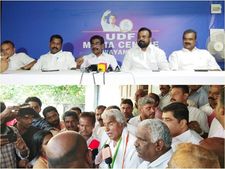 അമിത്ഷായുടെ പാക്പരാമര്‍ശത്തിന് ചുട്ടമറുപടിയുമായി ഉമ്മന്‍ചാണ്ടിയും മുല്ലപ്പള്ളിയും; കേരളത്തിലെ ജനങ്ങളോട് മാപ്പ് പറയേണ്ടിവരുമെന്ന് ഉമ്മന്‍ചാണ്ടി, ചോദ്യം ചെയ്തത് ഒരു ജനതയുടെ അഭിമാനത്തെയെന്ന് മുല്ലപ്പള്ളി  