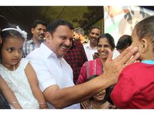 കൊലപാതക രാഷ്ട്രീയത്തിന്റെ ഇരകൾ മുരളിയുടെ വേദിയിൽ; വടകരയിൽ കെ മുരളീധരന് ഉജ്ജ്വല സ്വീകരണം...