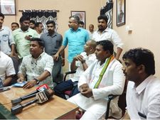 അഖിലേന്ത്യാ യൂത്ത് കോണ്‍ഗ്രസ് നേതാക്കള്‍ വയനാട്ടിലെത്തി; യുഡിഎഫ് പ്രവര്‍ത്തകര്‍ക്കൊപ്പം പ്രചരണങ്ങളില്‍ അണിനിരക്കും, കോണ്‍ഗ്രസ് പ്രകടനപത്രിക വീട് വീടാന്തരമെത്തിക്കുമെന്ന് ദേശീയ വൈസ് പ്രസിഡന്റ്!