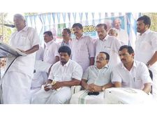  കേരളത്തെ സിപിഎം  കലാപഭൂമിയാക്കുകയാണെന്ന് ഉമ്മന്‍ചാണ്ടി  