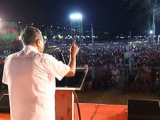 ഇടതുപക്ഷത്തിന്റെ കരുത്ത് വയനാട്ടിലെ അങ്കത്തട്ടിൽ കാണാമെന്ന് പിണറായി