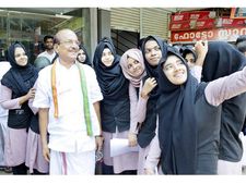  ആയിരംവിദ്യാര്‍ഥി വോട്ടര്‍മാരുമായി കുഞ്ഞാലിക്കുട്ടിയുടെ സംവാദം, ശനിയാഴ്ച്ച മക്കരപ്പറമ്പില്‍, ആവേശത്തില്‍ കന്നിവോട്ടര്‍മാരും