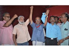 ബാലുശേരിയുടെ തട്ടകത്തില്‍  പ്രദീപ് കുമാറിന്റെ തേരോട്ടം, കുന്നും മലയും താണ്ടിയുള്ള വീറുറ്റ പ്രചാരണം 