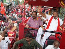 തൃശൂരിനെ കൈയ്യിലെടുക്കാൻ രാജാജി മാത്യു തോമസിന്റെ റോഡ് ഷോ