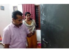 മാളയിലും ചാലക്കുടിയിലും പൂട്ടിക്കിടന്നിരുന്ന വീടുകളില്‍ വന്‍ കവര്‍ച്ച:മോഷണം പോയത് അലമാരയിലെ സ്വര്‍ണം