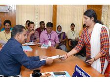 സരിത എസ് നായരുടെ നാമനിര്‍ദേശ പത്രിക തള്ളി: അയോഗ്യതക്ക് കാരണം ക്രിമിനല്‍കേസില്‍ രണ്ട് വര്‍ഷത്തില്‍ കൂടുതല്‍ ശിക്ഷിക്കപ്പെട്ടത്, വയനാട്ടില്‍ ആകെ 22 സ്ഥാനാര്‍ത്ഥികള്‍ മത്സര രംഗത്ത്....
