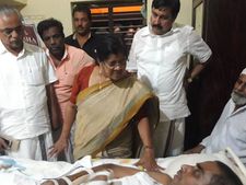 താനൂരില്‍ ലീഗ് പ്രവര്‍ത്തകരുടെ അക്രമം: പരുക്കേറ്റവരെ മന്ത്രിമാര്‍ സന്ദര്‍ശിച്ചു!!