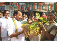 തിരഞ്ഞെടുപ്പ് ചൂടുയര്‍ന്നു; തൃശൂരില്‍ നാടിളക്കി പ്രതാപനും സുരേഷ്ഗോപിയും രാജാജിയും!! 